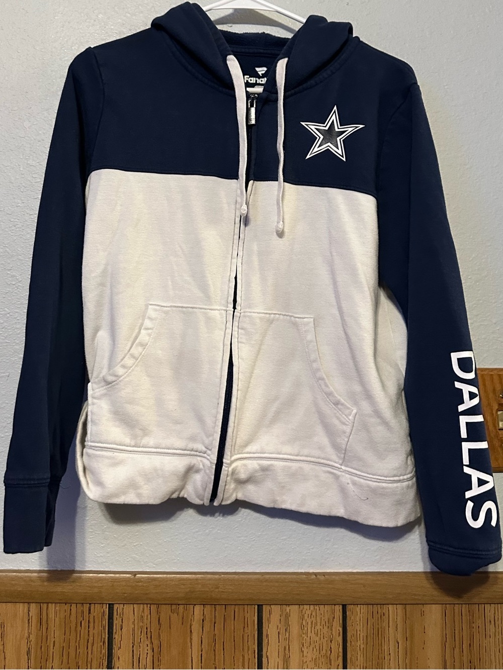 Fanatics Women size MEDIUM Navy and White Dallas Cowboys Zip-Up Hoodie